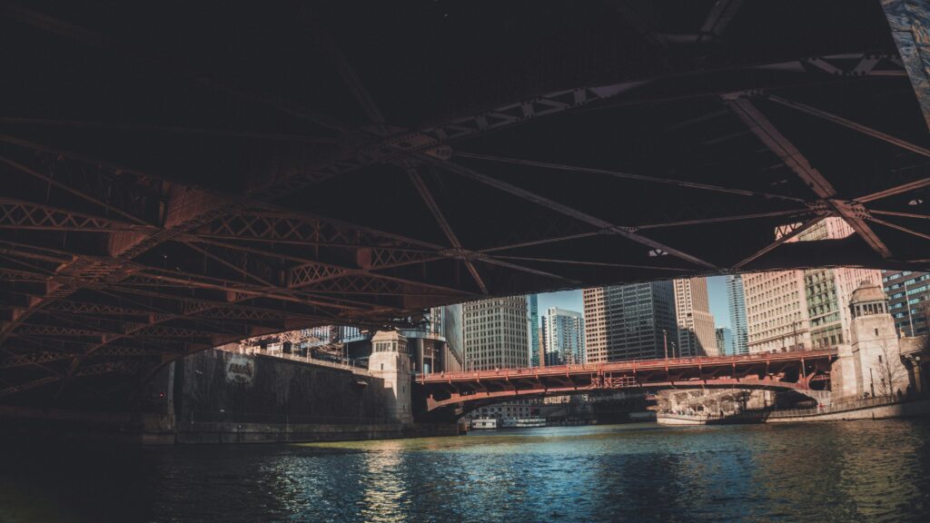Chicago river flowing under bridges
